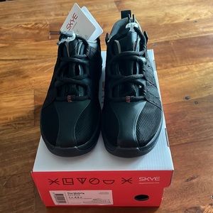 NIB SKYE Footwear Women’s Waterproof Tennis Shoe - Size 8.5 *